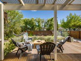 Bird and Fish - Napier Holiday Home -  - 1108645 - thumbnail photo 4