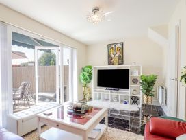 Cheerful Townhouse - Kent & Sussex - 1109170 - thumbnail photo 6