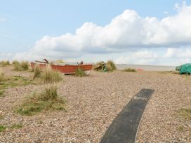 Bungalow by the Beach - Suffolk & Essex - 1109379 - thumbnail photo 25