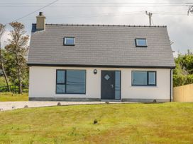 3 bedroom Cottage for rent in Derrybeg