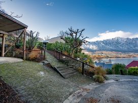 A Stunning Stay - Queenstown Holiday Home -  - 1110973 - thumbnail photo 26