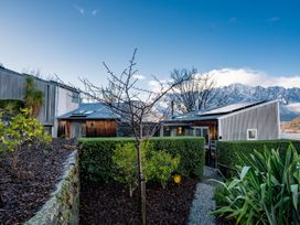 A Stunning Stay - Queenstown Holiday Home -  - 1110973 - thumbnail photo 28