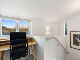 A Stunning Stay - Queenstown Holiday Home -  - 1110973 - thumbnail photo 12