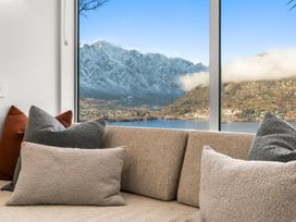 A Stunning Stay - Queenstown Holiday Home -  - 1110973 - thumbnail photo 3
