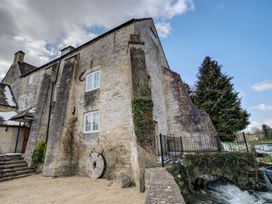 5 bedroom Cottage for rent in Cirencester