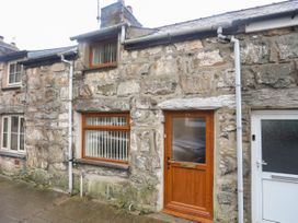 2 bedroom Cottage for rent in Porthmadog