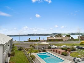 Lakeside Delight – Two Mile Bay Holiday Apartment -  - 1115487 - thumbnail photo 1