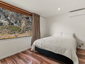 Snowy Peaks – Queenstown Holiday Apartment -  - 1116322 - thumbnail photo 9