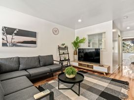Snowy Peaks – Queenstown Holiday Apartment -  - 1116322 - thumbnail photo 2