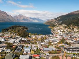 Summit View – Queenstown Central Apartment -  - 1119042 - thumbnail photo 26