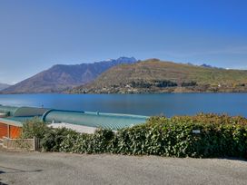 Frankton House - Queenstown Holiday Home -  - 1121716 - thumbnail photo 22