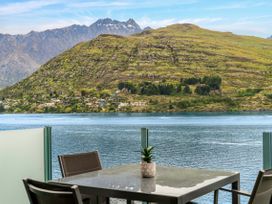 Frankton House - Queenstown Holiday Home -  - 1121716 - thumbnail photo 11