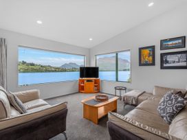 Frankton House - Queenstown Holiday Home -  - 1121716 - thumbnail photo 3