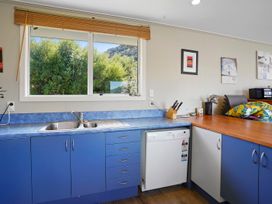 Seaview House - Wainui Holiday Home -  - 1121746 - thumbnail photo 10