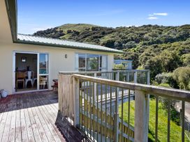 Seaview House - Wainui Holiday Home -  - 1121746 - thumbnail photo 24