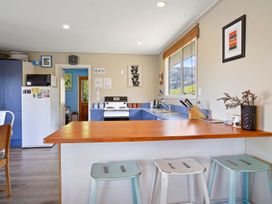 Seaview House - Wainui Holiday Home -  - 1121746 - thumbnail photo 9