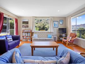 Seaview House - Wainui Holiday Home -  - 1121746 - thumbnail photo 4