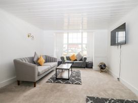 3 bedroom Cottage for rent in Windsor