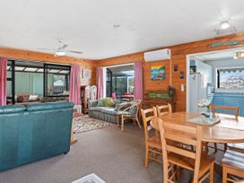 Roseville - Snells Beach Holiday Home -  - 1122592 - thumbnail photo 6