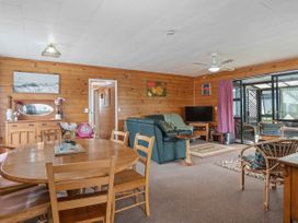 Roseville - Snells Beach Holiday Home -  - 1122592 - thumbnail photo 3