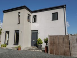4 bedroom Cottage for rent in Benllech