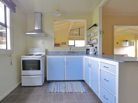 Altona Crib - Te Anau Holiday Home -  - 1123013 - thumbnail photo 9