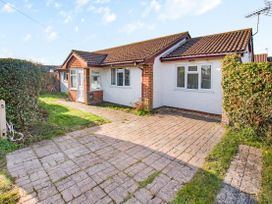 4 bedroom Cottage for rent in Bognor Regis