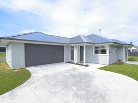 Fiordland Getaway - Te Anau Holiday Home -  - 1123965 - thumbnail photo 1