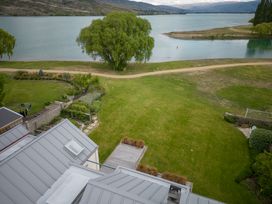 The Lakehouse - Cromwell Holiday Home -  - 1124055 - thumbnail photo 2
