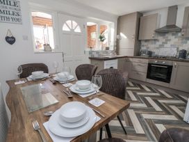 2 Rowan Walk - North Yorkshire (incl. Whitby) - 1124075 - thumbnail photo 6