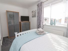 2 Rowan Walk - North Yorkshire (incl. Whitby) - 1124075 - thumbnail photo 9