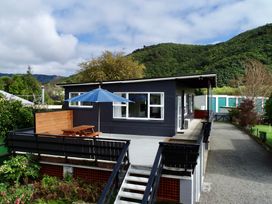 Sounds Good - Waikawa Holiday Home and Berth -  - 1124804 - thumbnail photo 1