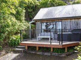 Bushside Cottage - Akaroa Holiday Home -  - 1125662 - thumbnail photo 12