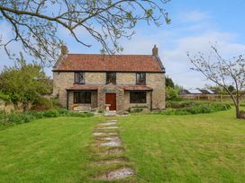 4 bedroom Cottage for rent in Street