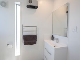 Waterfront Retreat - Westport Self-Contained Unit -  - 1127051 - thumbnail photo 10