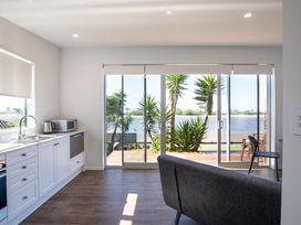 Waterfront Retreat - Westport Self-Contained Unit -  - 1127051 - thumbnail photo 3