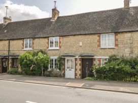 2 bedroom Cottage for rent in Lechlade-on-Thames