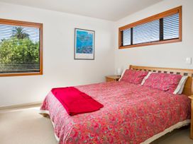 Remarkable Red Beach - Red Beach Holiday Home -  - 1127281 - thumbnail photo 16