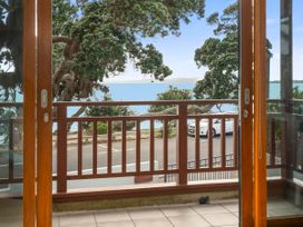 Remarkable Red Beach - Red Beach Holiday Home -  - 1127281 - thumbnail photo 4