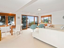 Remarkable Red Beach - Red Beach Holiday Home -  - 1127281 - thumbnail photo 12