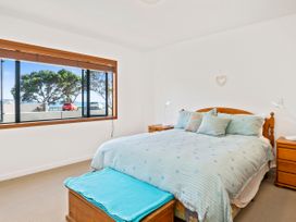 Remarkable Red Beach - Red Beach Holiday Home -  - 1127281 - thumbnail photo 14