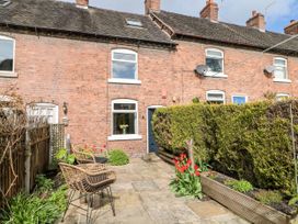 2 bedroom Cottage for rent in Stoke-on-Trent