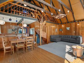 Bremner Lodge – Wanaka Holiday Home -  - 1129458 - thumbnail photo 2