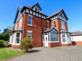 10 bedroom Cottage for rent in Corby Hill