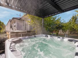 Townhouse Tranquillity - Christchurch Holiday Home -  - 1132262 - thumbnail photo 1