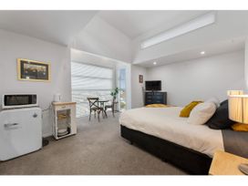 Lakeview Luxury - Taupo Holiday Apartment -  - 1132476 - thumbnail photo 13