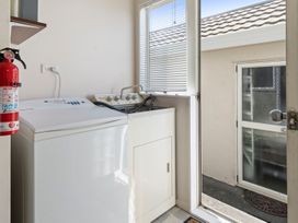 Little Manly Cottage - Manly Holiday Home -  - 1132575 - thumbnail photo 18