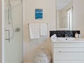 Little Manly Cottage - Manly Holiday Home -  - 1132575 - thumbnail photo 15
