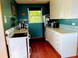The Blue Bach - Lake Rotoiti Holiday Home -  - 1134581 - thumbnail photo 6