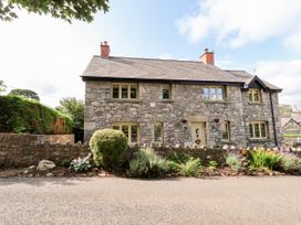 3 bedroom Cottage for rent in Caerwys